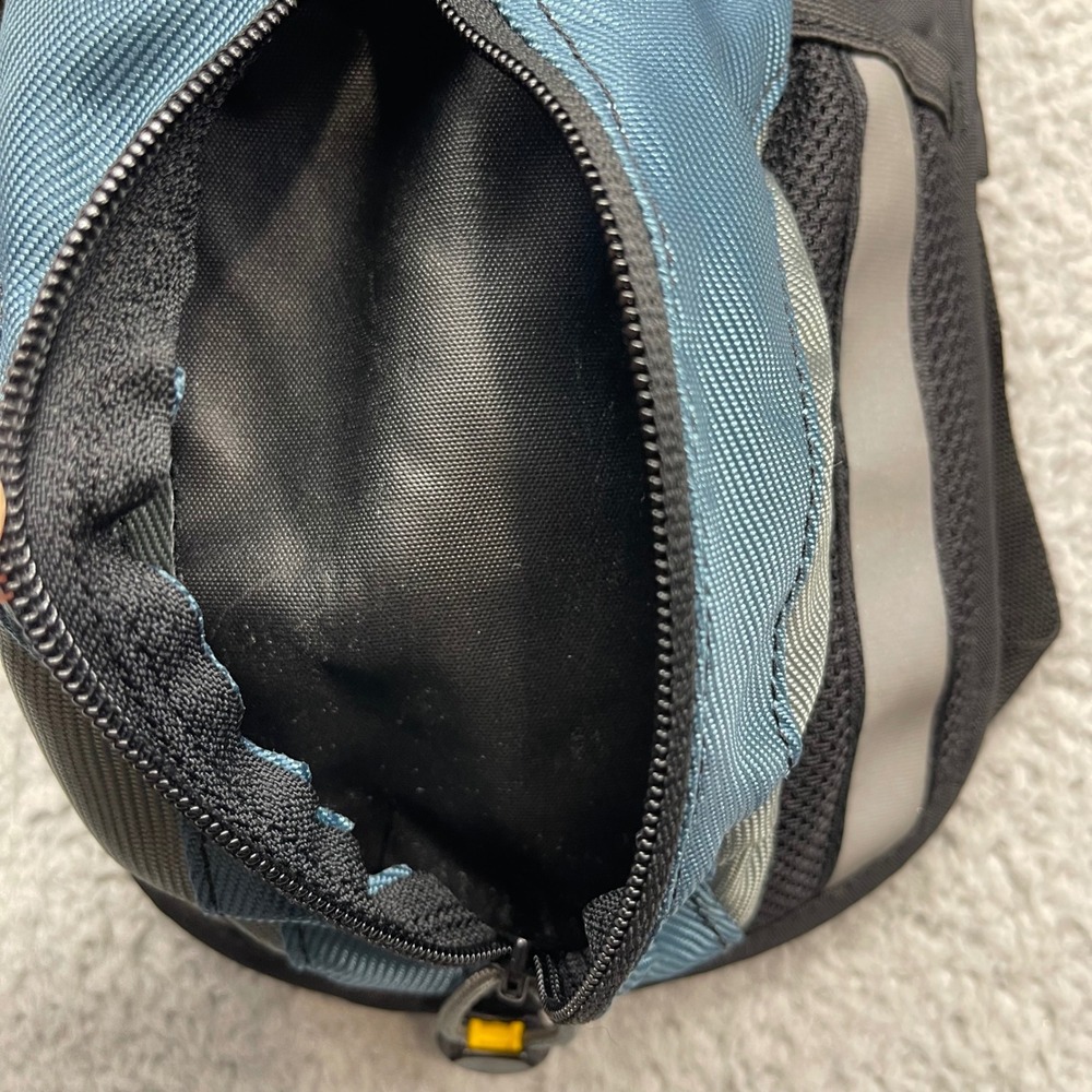 CamelBak Rogue 2L Blue Gray Hydration Pack Hiking Trail backpack w/ Reservoir - Picture 6 of 8